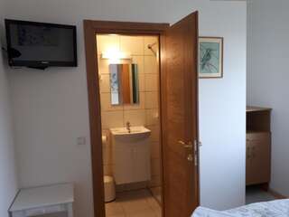 Апарт-отели Family Каунас Апартаменты с душем-6